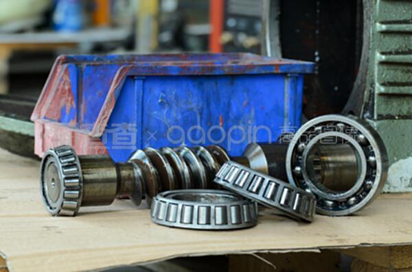 齿轮箱与轴承 精密传动系统的核心组件